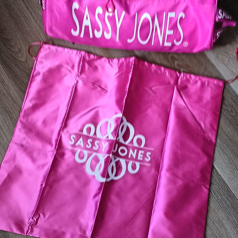 Sassy Jones Duffle Bags Pink With Bag Great Condition - Picture 6 of 7